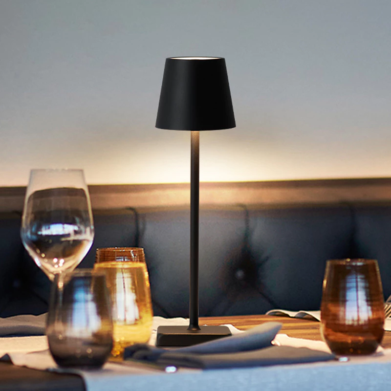 Luminária de Led Suiça com Acendimento ao Toque Preto