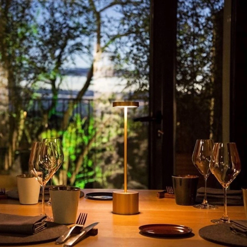 Luminária de Led Paris com Acendimento ao Toque Dourado [BLACK FRIDAY 2025]