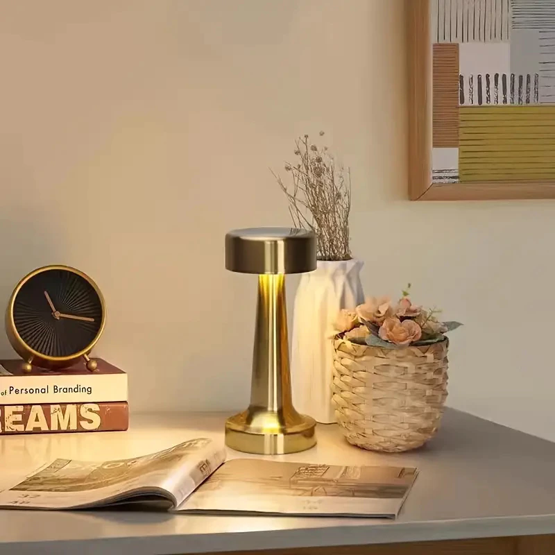 Luminária de Led Juno com Acendimento ao Toque Dourado