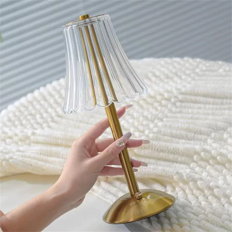 Luminária de Led Grécia com Acendimento ao Toque Dourado