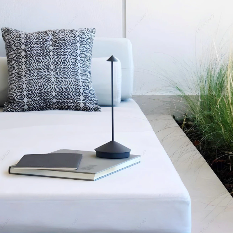 Luminária de Led Tóquio com Acendimento ao Toque Preto