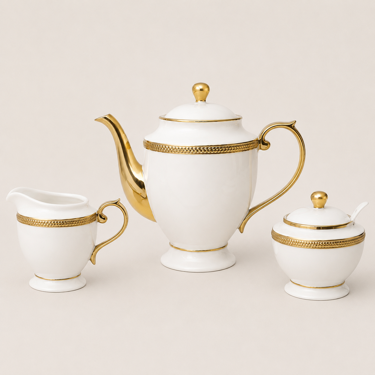 Conjunto de Café e Chá Imperial Branco e Dourado