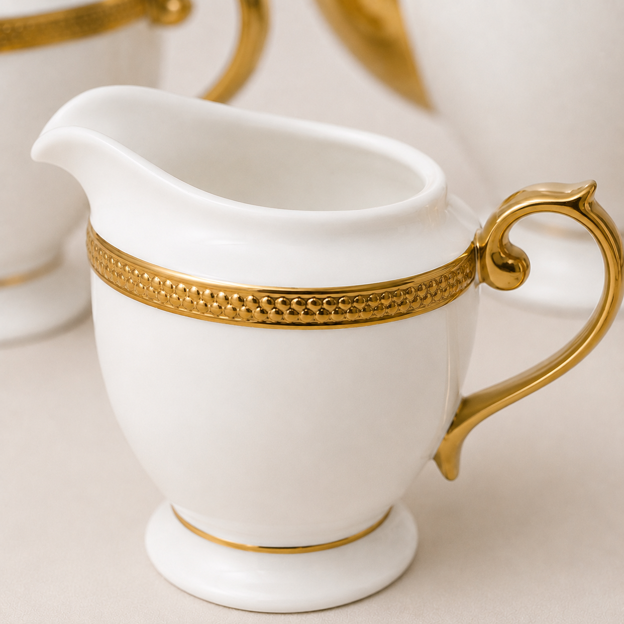 Conjunto de Café e Chá Imperial Branco e Dourado
